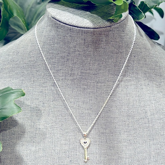 Valentine’s Day Ready ❤️ Key To My Heart Pendant Necklace - Picture 1 of 4